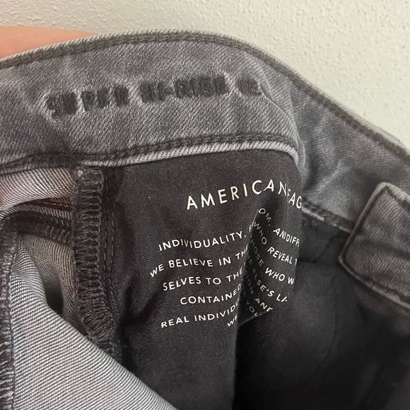 American Eagle Grey Distressed Super Hi Rise Jeggings Size 6 Short - Picture 7 of 8